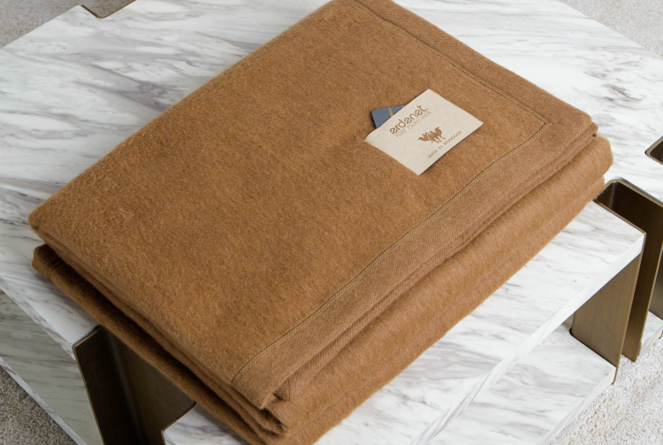 То самое "валяное" одеяло из верблюжьей шерсти То самое "валяное" одеяло из верблюжьей шерсти